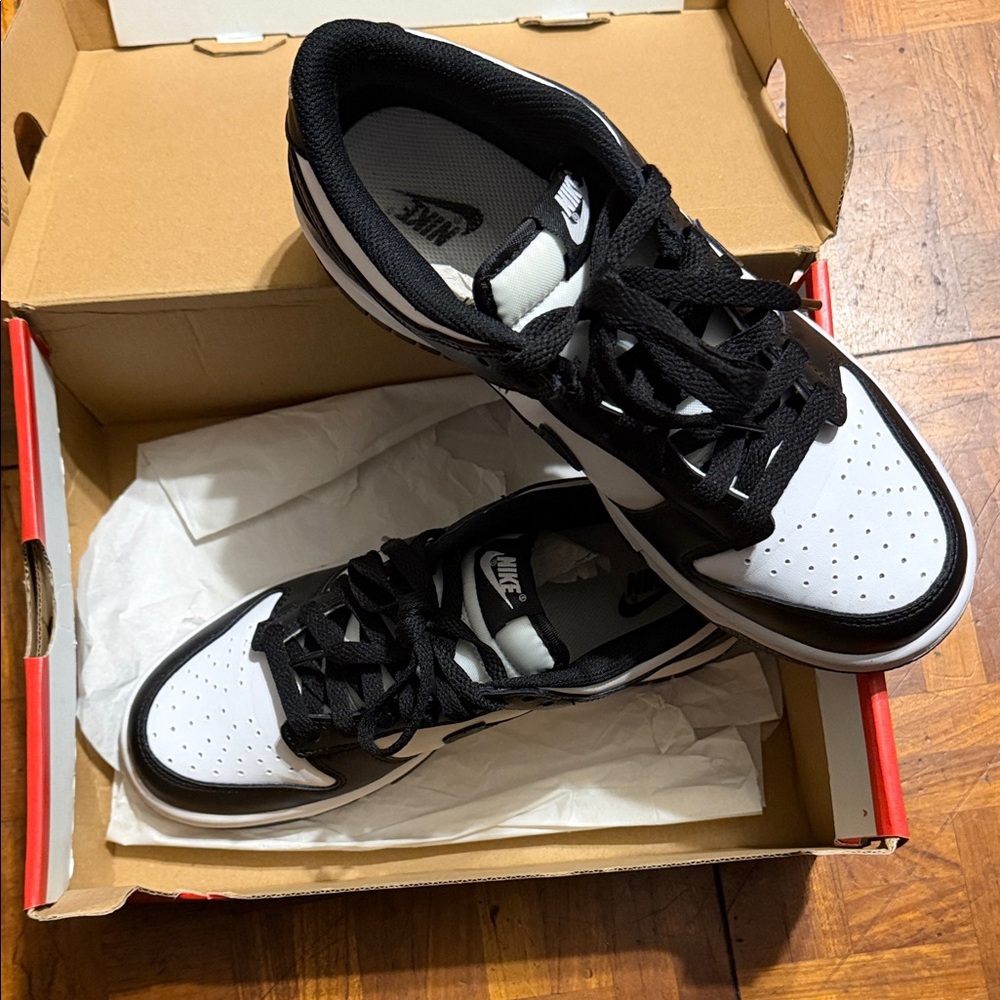 Nike (Panda Dunks) - Picture 4 of 5